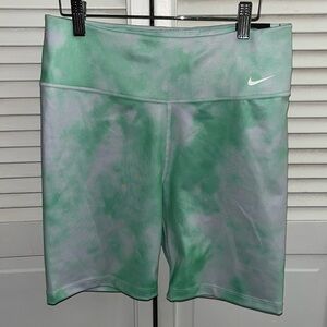NWT Nike Dri Fit Mid rise 7” biker shorts